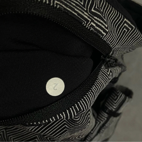 Lululemon Pace Rival Crop Maze Jacquard Leggings White Black 31375 - Picture 11 of 13